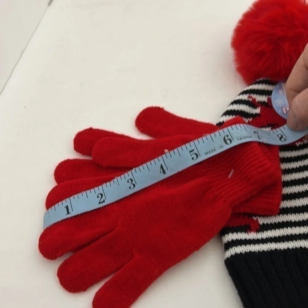 CRUSH APPAREL INC, HAT AND GLOVE SET